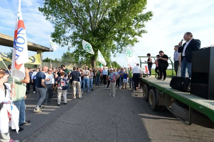 Il presidio contro l'arrivo dei profughi