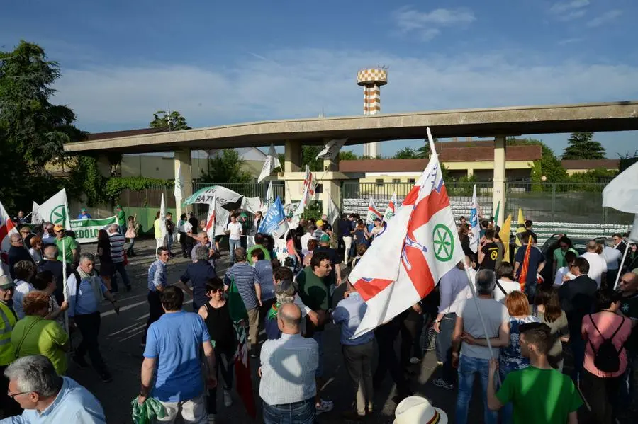 Il presidio contro l'arrivo dei profughi