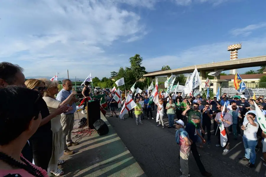 Il presidio contro l'arrivo dei profughi