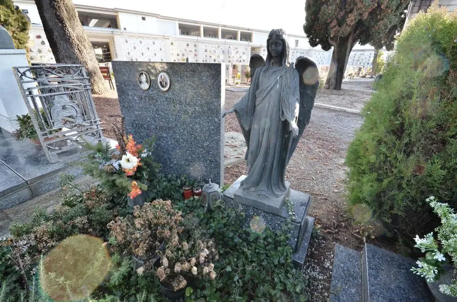 Il cimitero di Mompiano e le tombe sfregiate