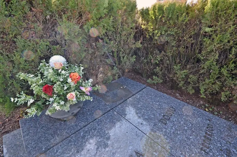 Il cimitero di Mompiano e le tombe sfregiate