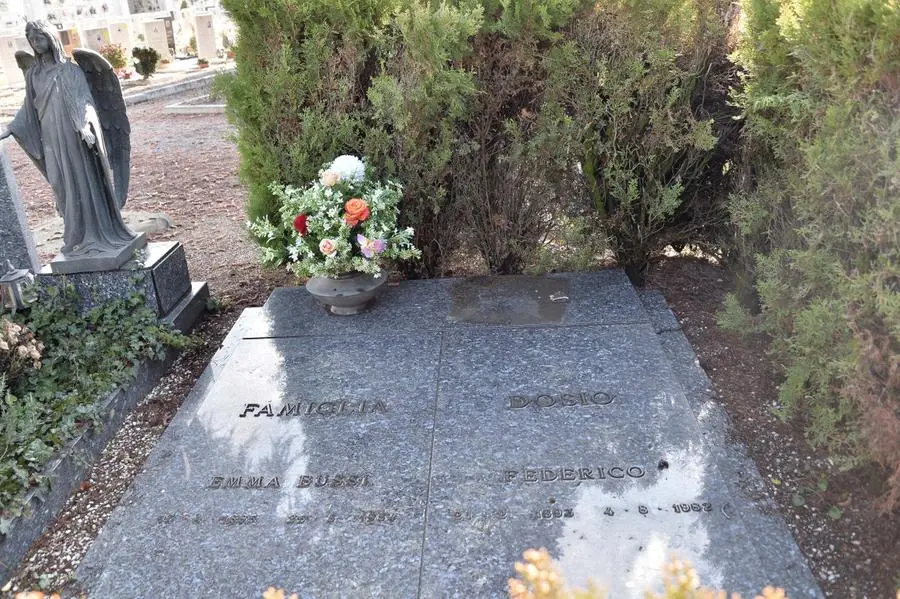 Il cimitero di Mompiano e le tombe sfregiate