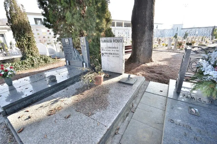Il cimitero di Mompiano e le tombe sfregiate
