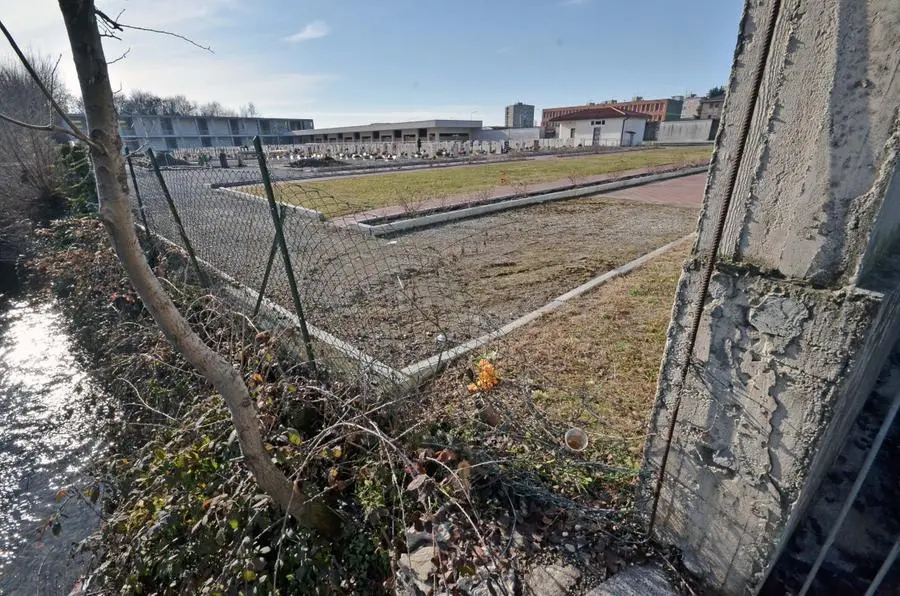 Il cimitero di Mompiano e le tombe sfregiate