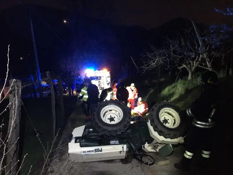 Il trattore ribaltato a Botticino