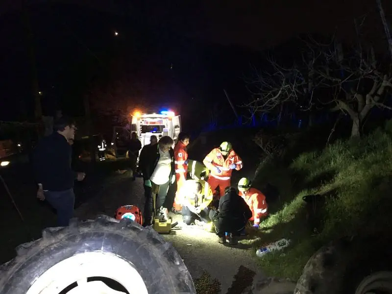 Il trattore ribaltato a Botticino