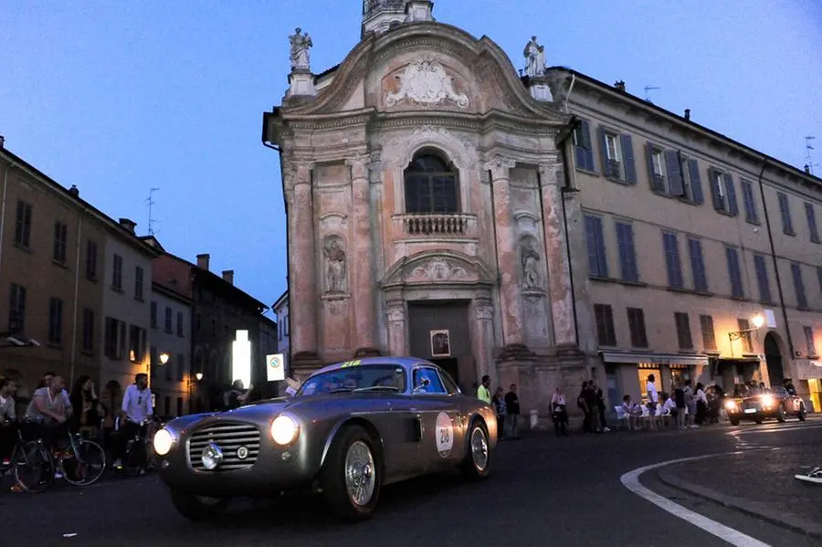 Mille Miglia 2016, auto storiche a Reggio Emilia
