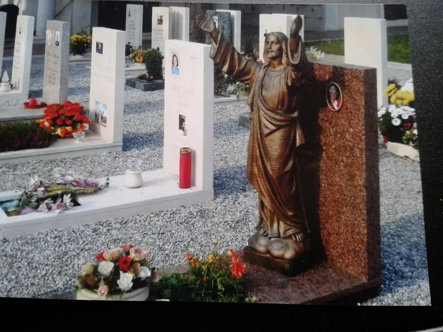 Il furto al cimitero