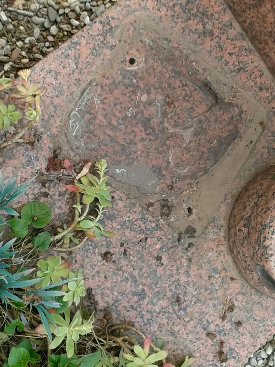 Il furto al cimitero