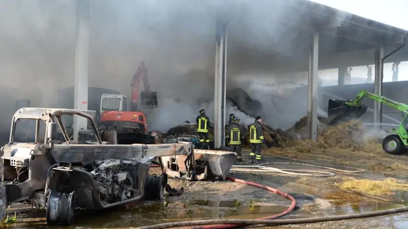 Monticelli Brusati, cascina in fiamme