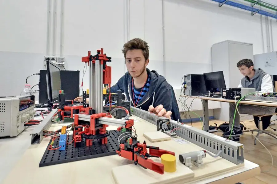 Gara nazionale di automazione all'Itis Castelli