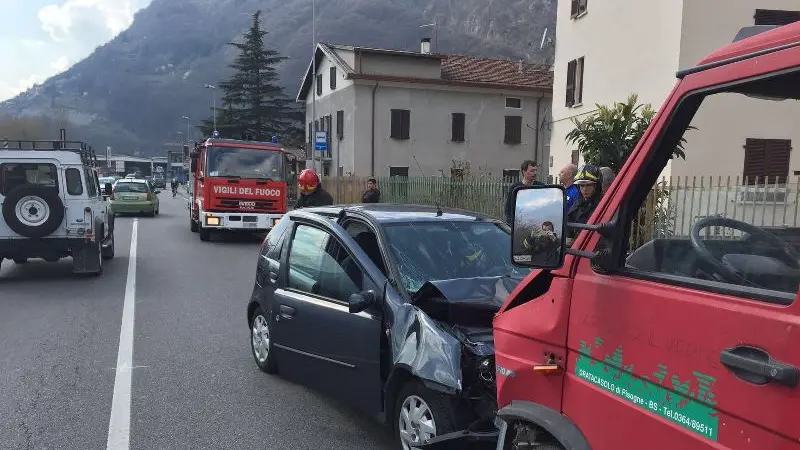 Piancogno, auto contro furgone: un ferito grave