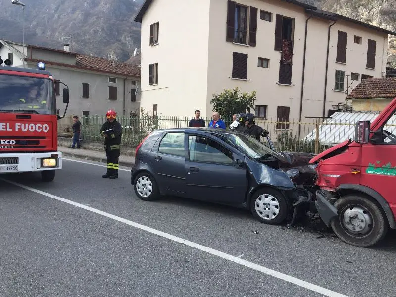 Piancogno, auto contro furgone: un ferito grave