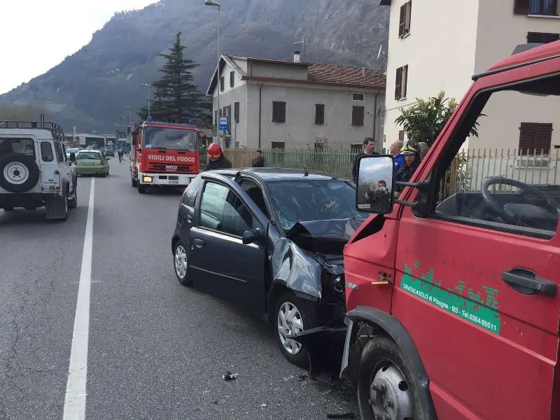 Piancogno, auto contro furgone: un ferito grave