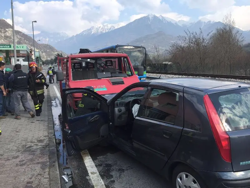 Piancogno, auto contro furgone: un ferito grave