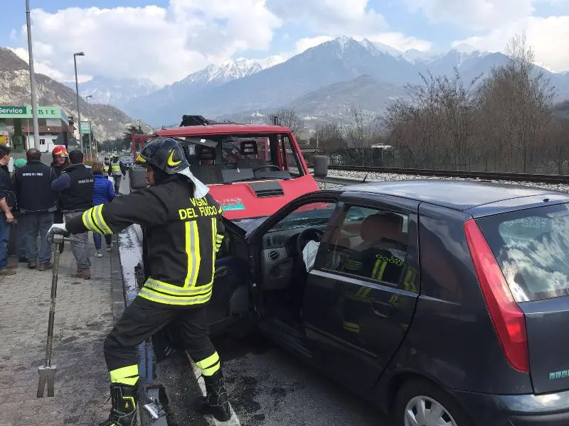 Piancogno, auto contro furgone: un ferito grave