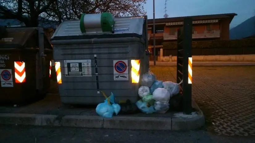 Rifiuti abbandonati a Concesio