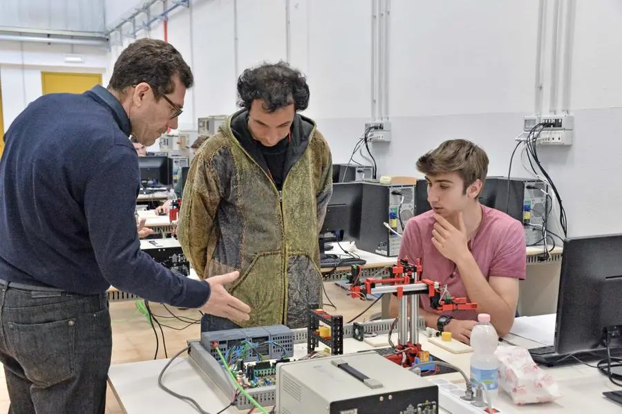 Gara nazionale di automazione all'Itis Castelli