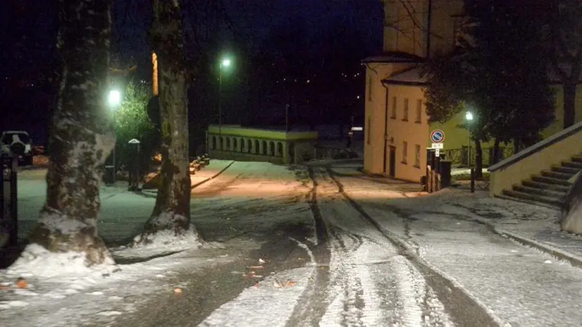 Brescia si risveglia imbiancata