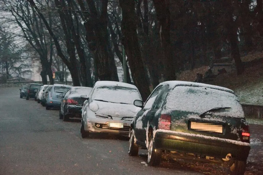 Brescia si risveglia imbiancata