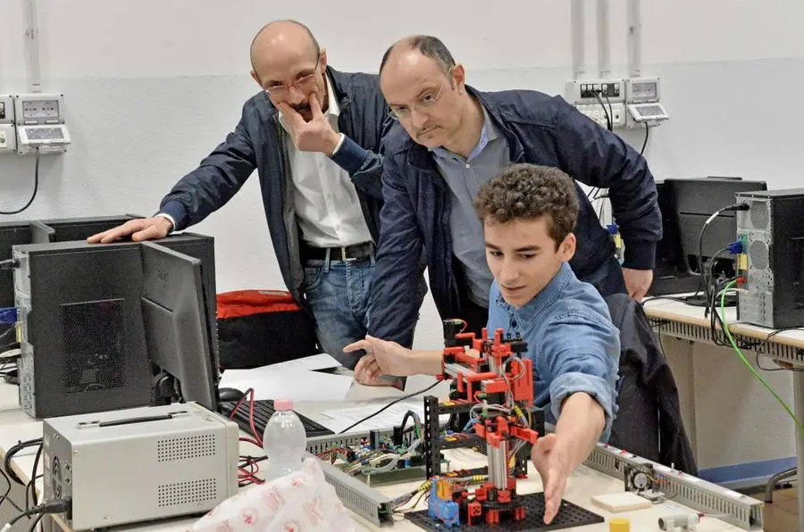 Gara nazionale di automazione all'Itis Castelli