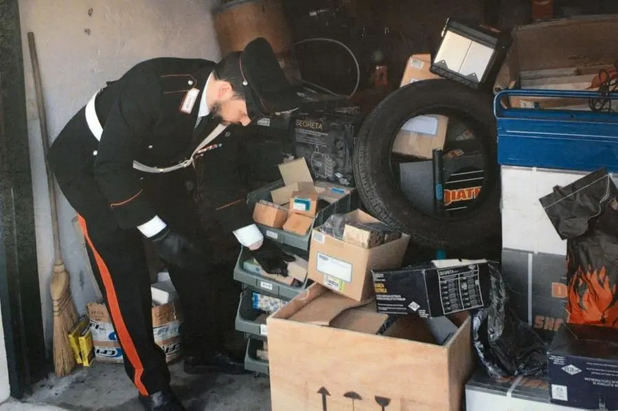 La merce trovata dai carabinieri nel garage a Carpenedolo