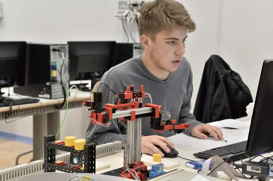 Gara nazionale di automazione all'Itis Castelli