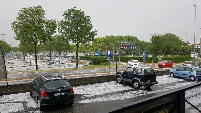 Maltempo, neve come grandine sul Bresciano