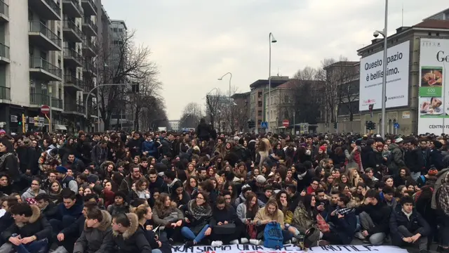 Studenti in corteo contro la settimana corta