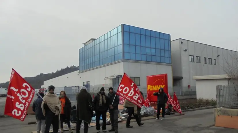 Penny Market, lavoratori in protesta a Desenzano