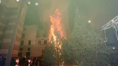 Piazza Vittoria, l'incendio durante la festa