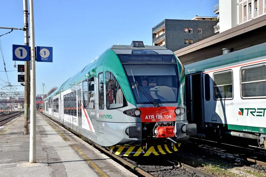 Treno Stadler sulla Brescia-Iseo-Edolo