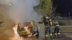 Auto in fiamme a Ome