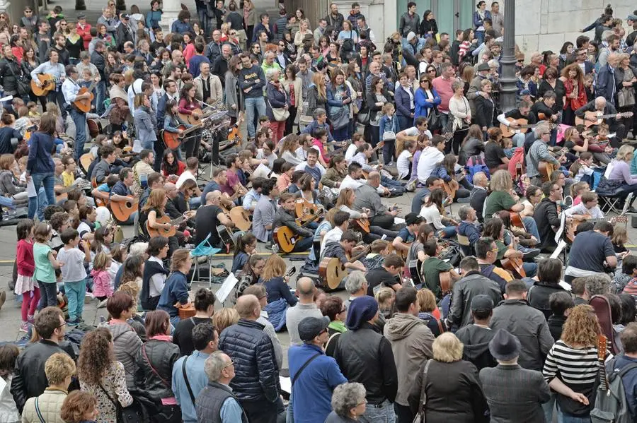 Mille chitarre in piazza