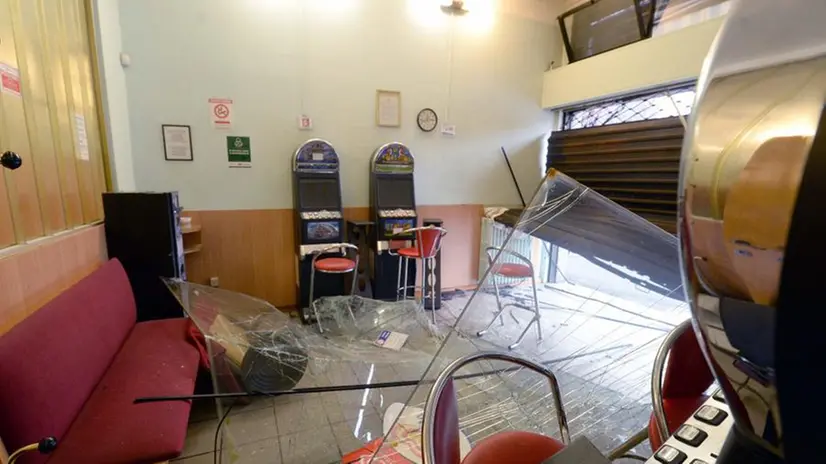 La spaccata al bar in viale Piave