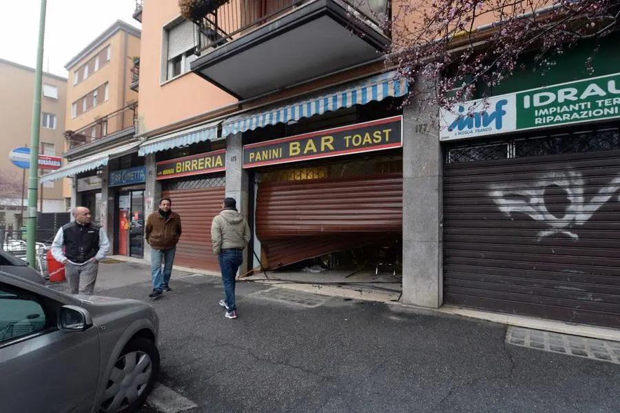 La spaccata al bar in viale Piave