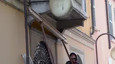 I Vigili del fuoco al lavoro in via Cavallotti