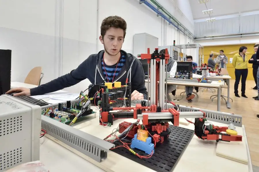 Gara nazionale di automazione all'Itis Castelli