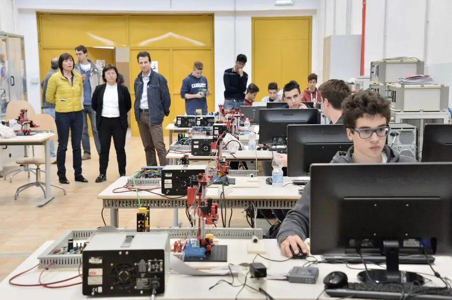 Gara nazionale di automazione all'Itis Castelli
