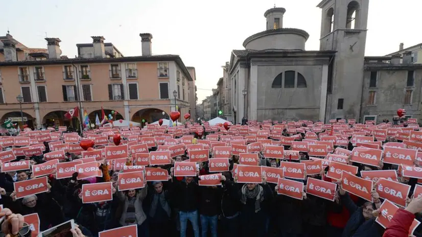 Piazza Mercato, la manifestazione dello #svegliaitalia