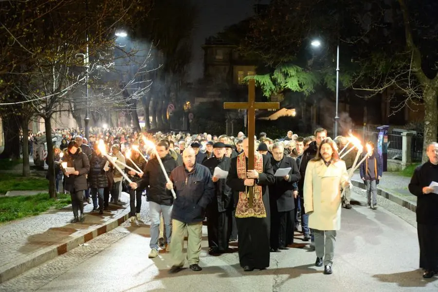 La Via Crucis per la città