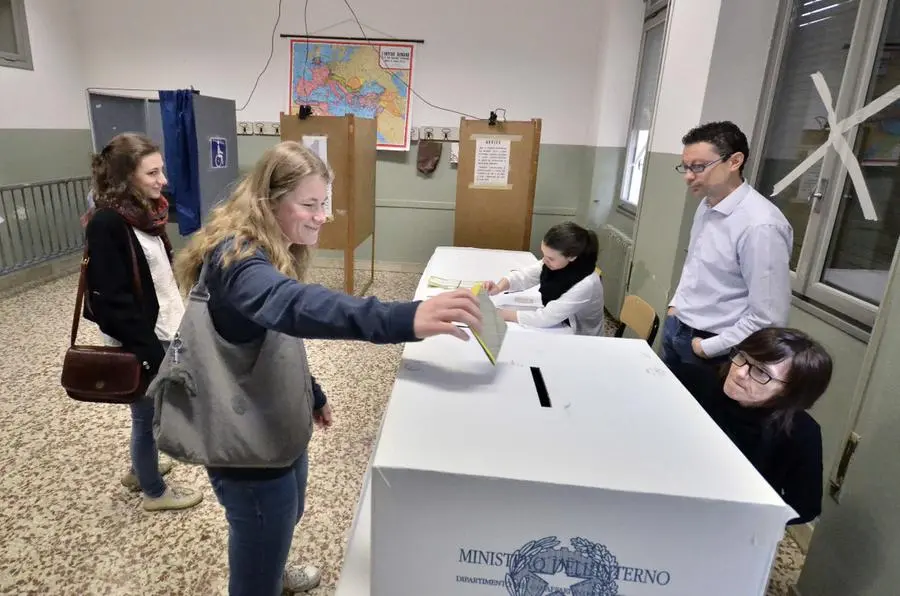 Brescia al voto, urne aperte fino alle 23