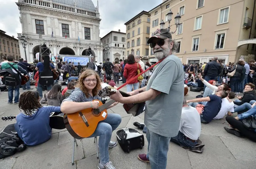 Mille chitarre in piazza