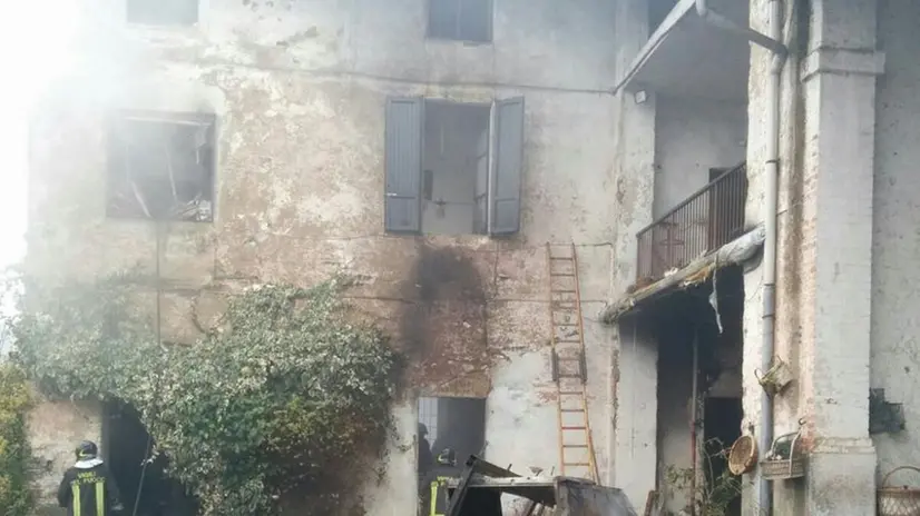 Incendio in cascina a Palazzolo