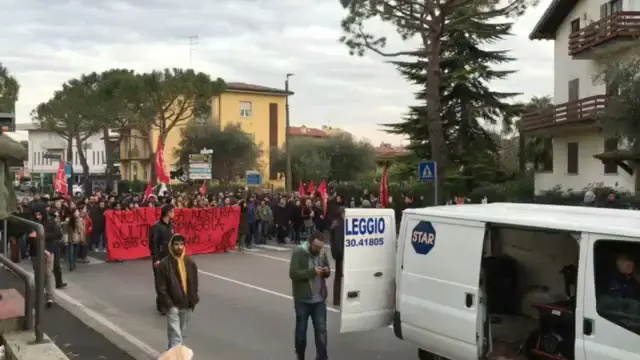 Il corteo a Desenzano