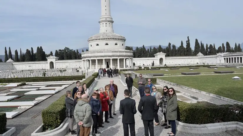 Visita al cimitero Vantiniano