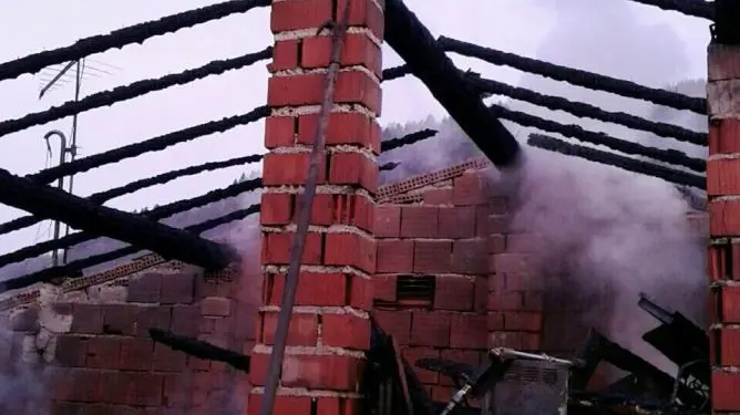 Fiamme a Collio Vt, distrutta una mansarda
