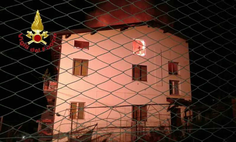 Fiamme a Collio Vt, distrutta una mansarda