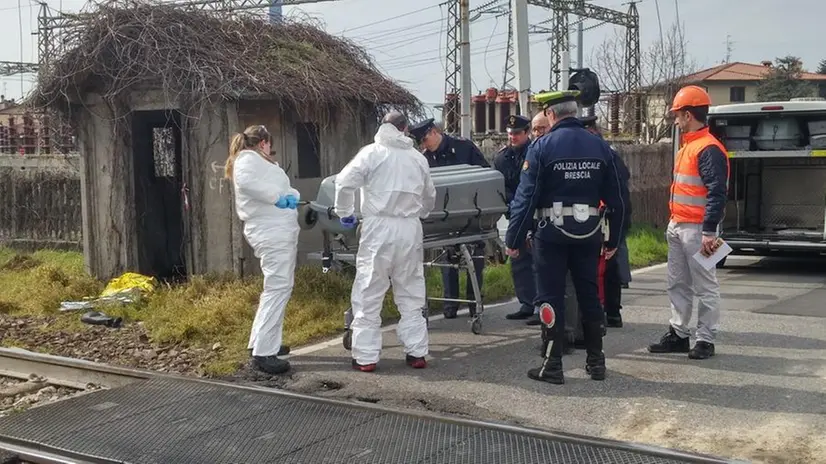 Investita dal treno, dramma in via Ziziola