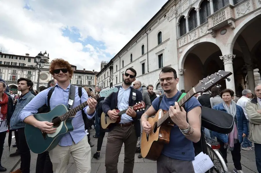 Mille chitarre in piazza